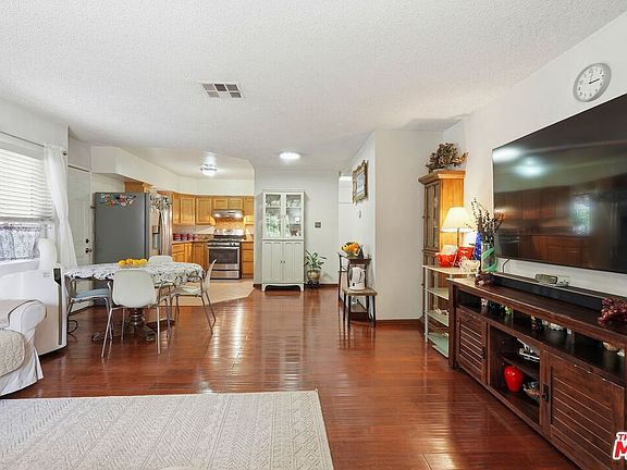 3rd image of 2754 Knox Ave