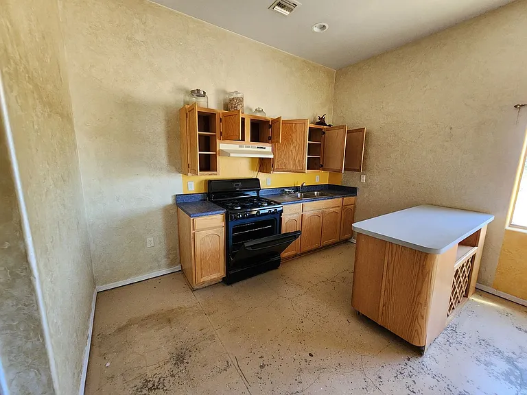 1050 W Rochin Rd — Photo 38
