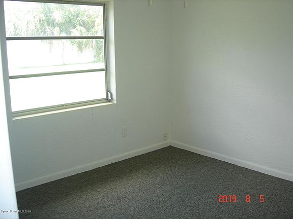 5th image of 127 E Pasco Ln