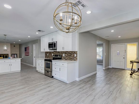 4th image of 2133 E Broadmor Dr