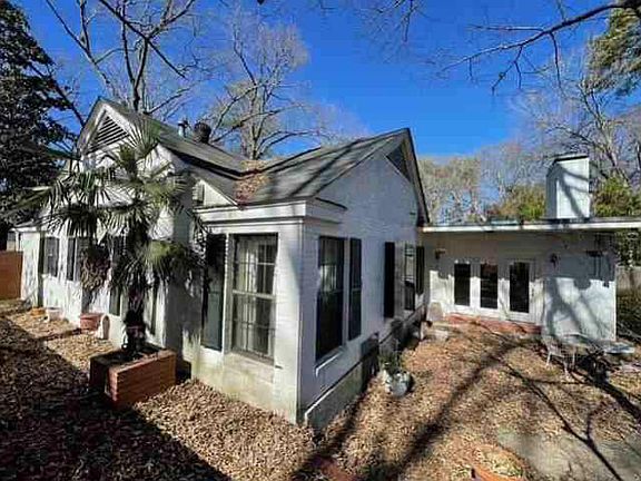 3rd image of 1310 Country Club Rd