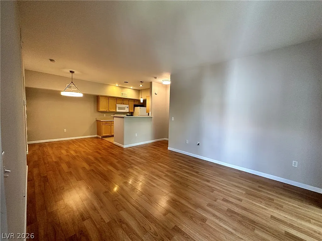 2 bed, 2.0 bath, 940 sqft, $1,299 — Photo 3