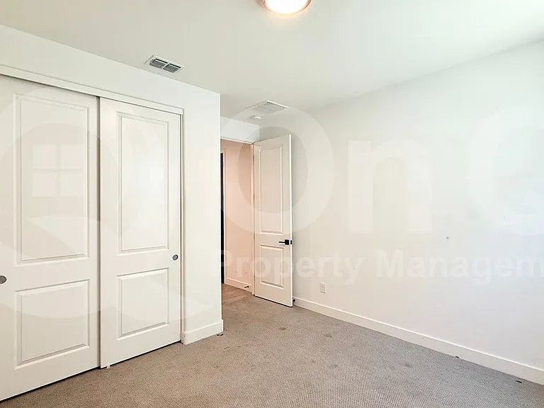 19921 W Lilac St — Photo 9