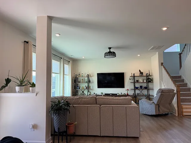 4 bed, 2828 sqft, $3,600 — Photo 3