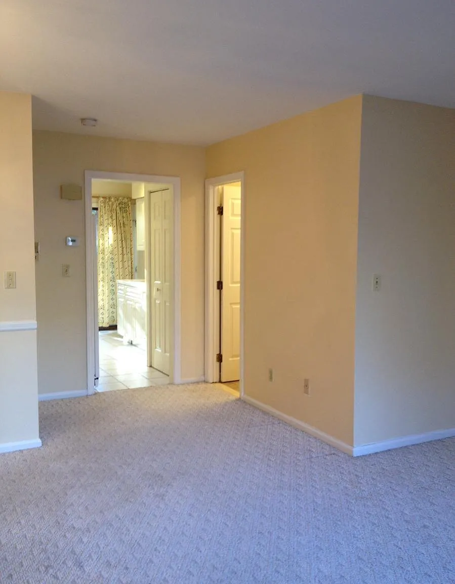 409 Glendale Ave — Photo 2