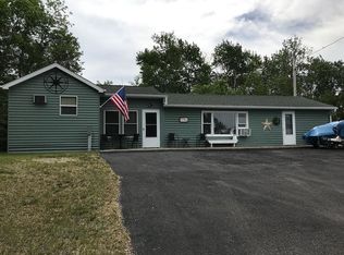 395 Longview Rd W, Lake Metigoshe, ND 58318