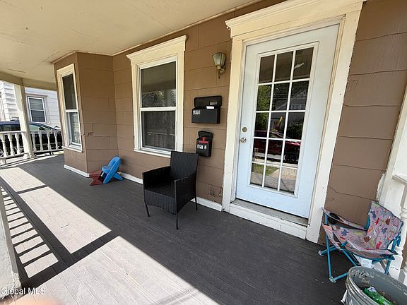 4th image of 53 Maple Street