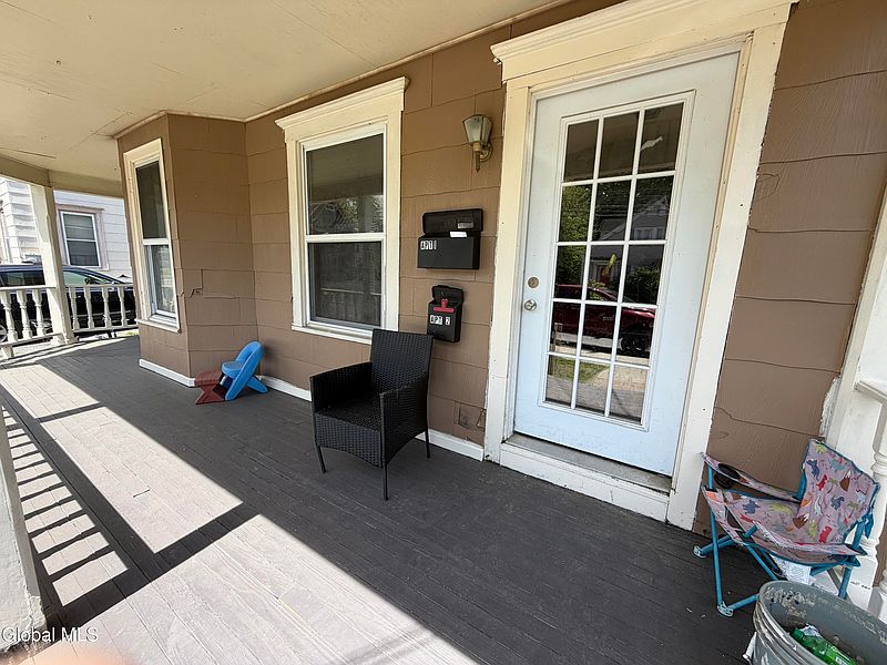 4th image of 53 Maple Street