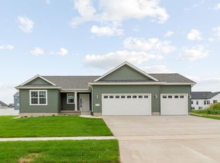 2708 Arbor Ridge Rd, Cedar Falls, IA 50613