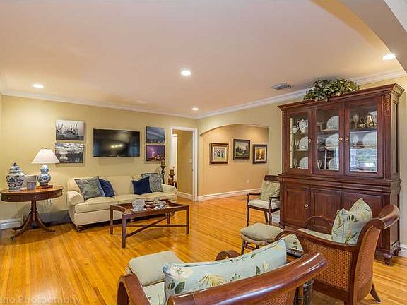 5th image of 10225 SW 58th Ct