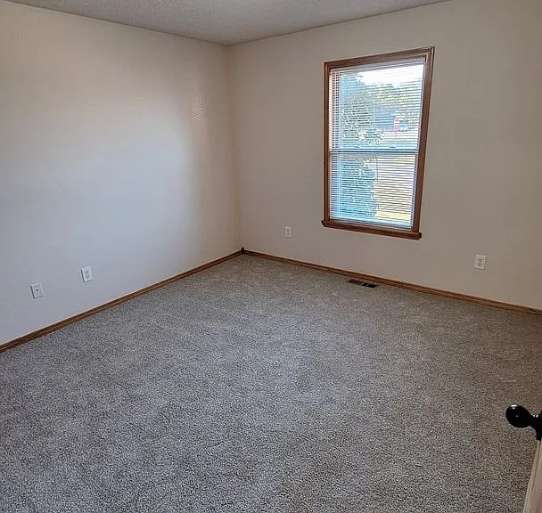 1305 E Hampton Dr — Photo 12