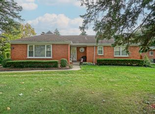 205 S Elmhurst Rd, Prospect Heights, IL 60070