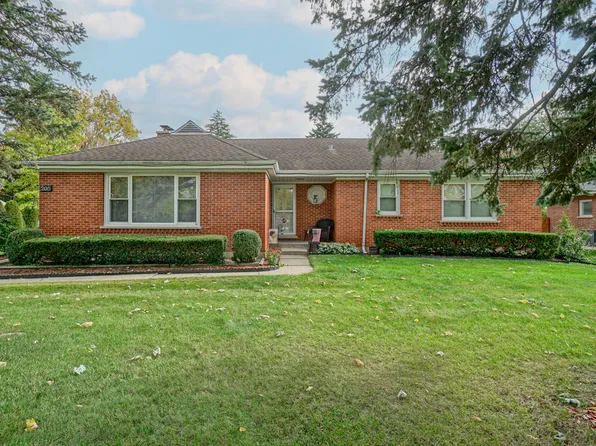 205 S Elmhurst Rd, Prospect Heights, IL 60070