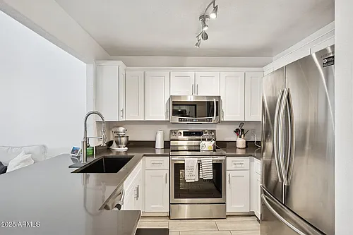 1025 E Highland Ave #6 Photo 1
