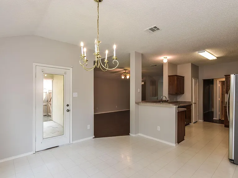 2404 Glenhaven Dr — Photo 6