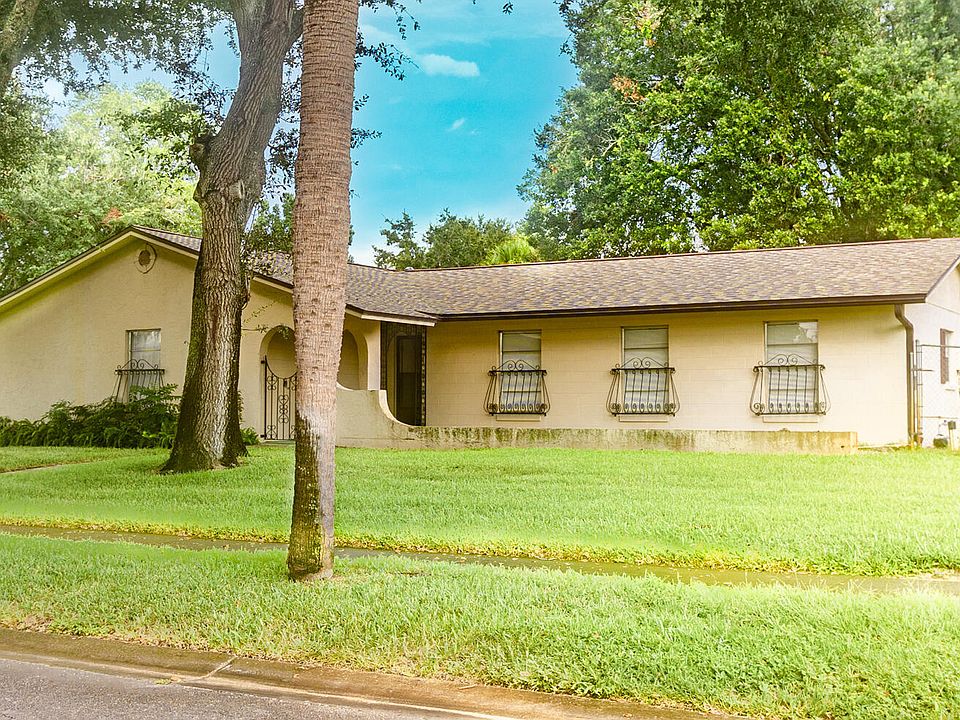 1st image of 3805 Valley Ln