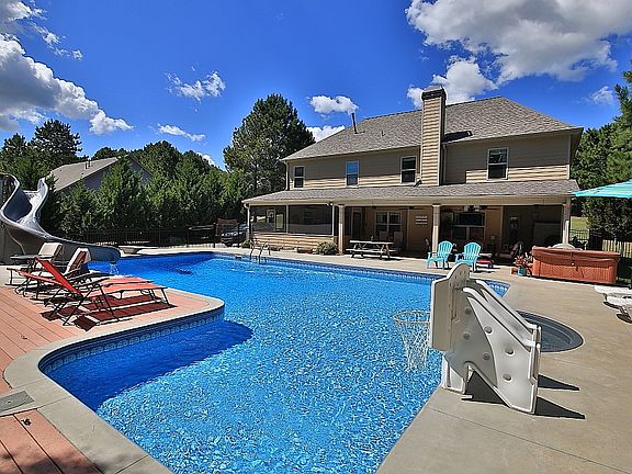 2nd image of 32 Coggins Farm Ln