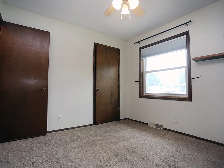 6734 S 73rd Ave — Photo 39