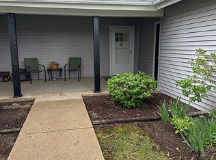505 N Thornwood Dr APT A, McHenry, IL 60050