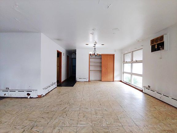 5th image of 532 Granville Ave