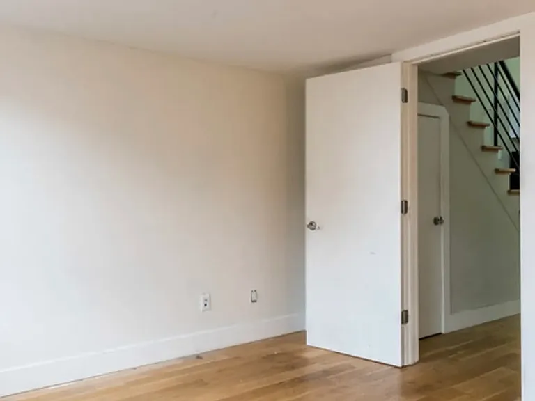 338 Melrose St #3L — Photo 6