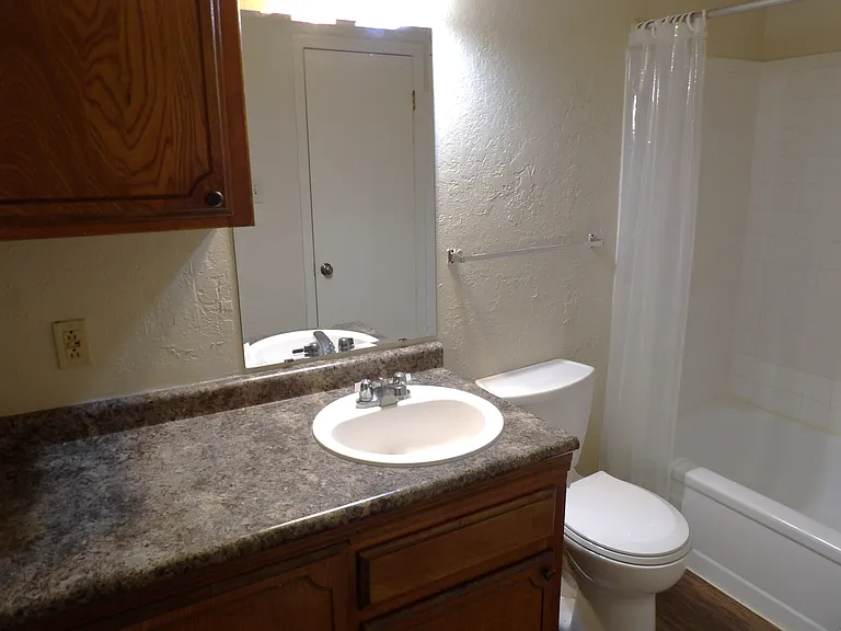 6403 NW Oak Ave #C-2 — Photo 7