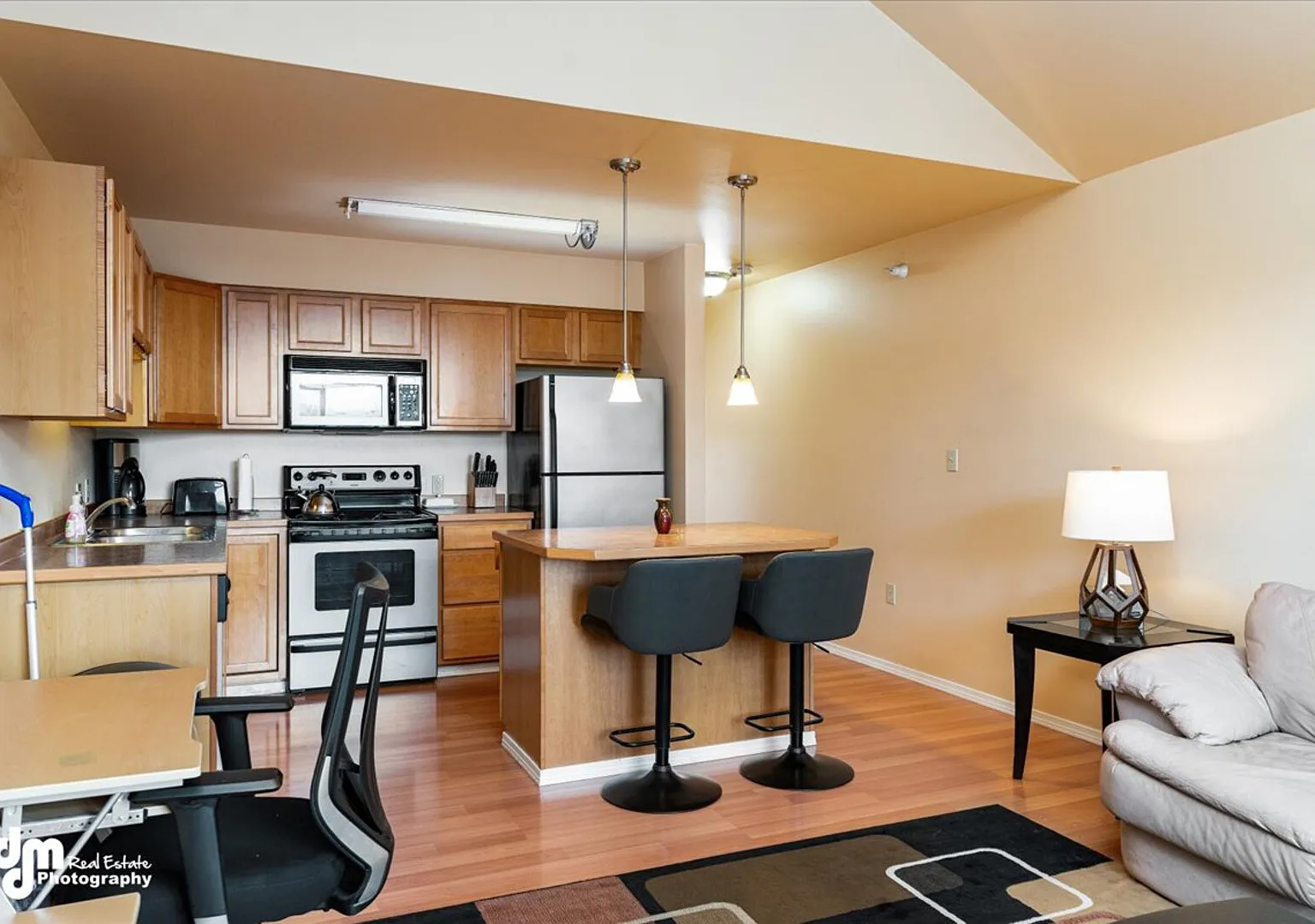 Fully Furnished 1-Bedroom Apartment for Rent in Anchorage UMED Distr — Photo 3