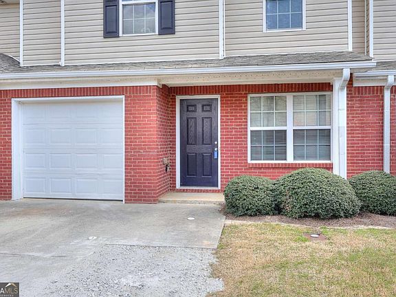 2nd image of 453 Tara Commons Cir