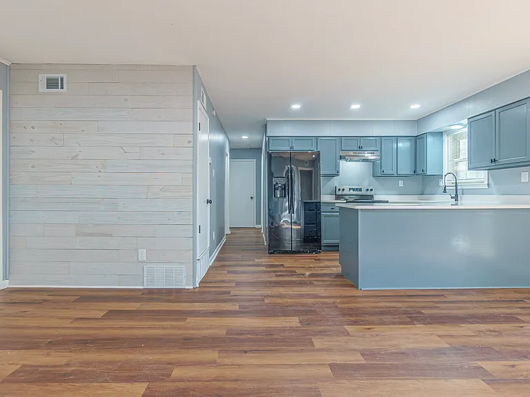 8229 Whitebrook Dr — Photo 3