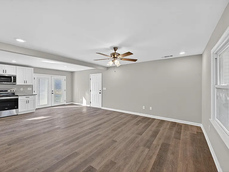 Tanglewood Dr — Photo 6