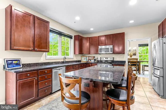 141 North Dr — Photo 3