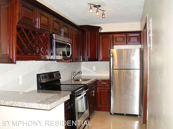 4th image of 1931 NE 51st St APT 17