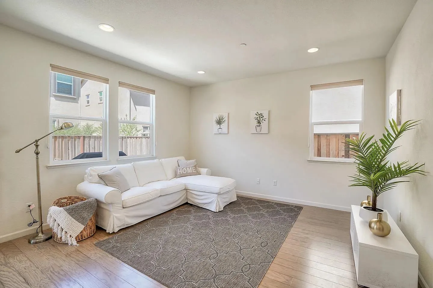 4 bed, 2.5 bath, 1817 sqft, $4,200 — Photo 3