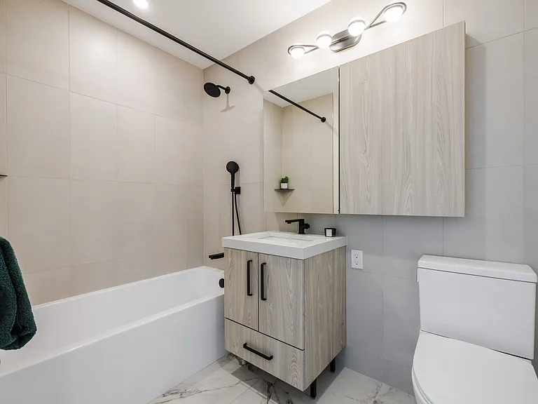 75 Dupont St #709 — Photo 6