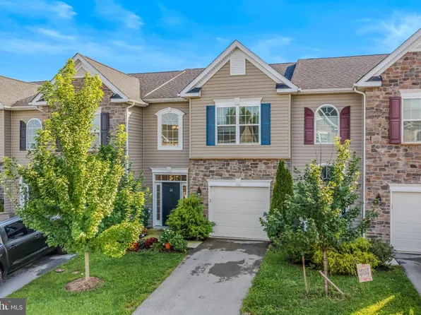 34 Polygon Pl, Falling Waters, WV 25419