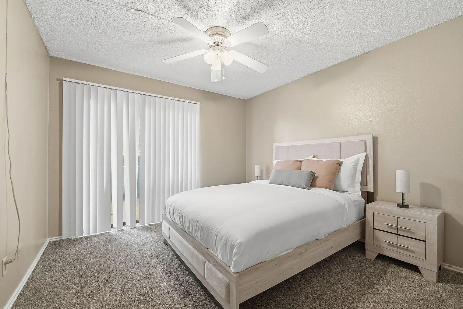 2 bed, 1.5 bath, 9515 sqft, $1,582 — Photo 3