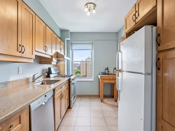 500 Grand Street image 4 of 8