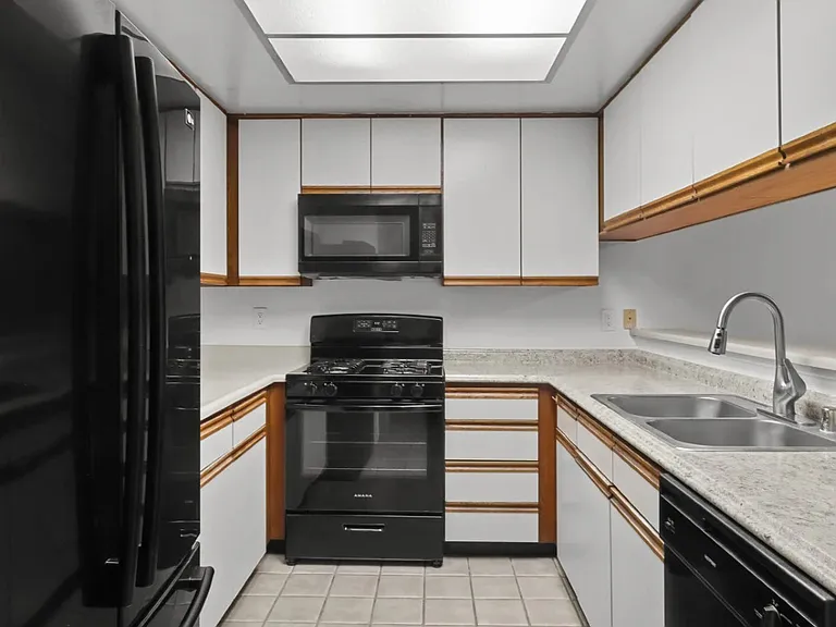 1619 S Bentley Ave #101 — Photo 3