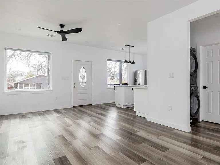 2308 Santa Maria St — Photo 10