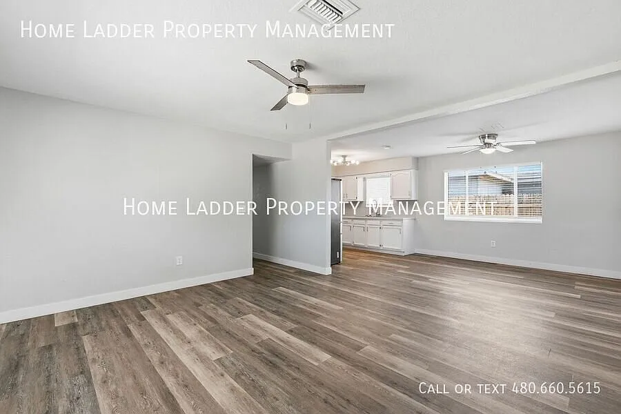 Modern 4BR Home with Upgraded Kitchen & Fenced Backyard — Photo 4