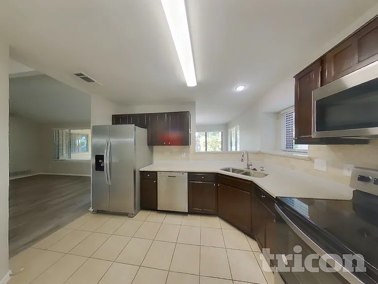708 Wedgegate Dr — Photo 6