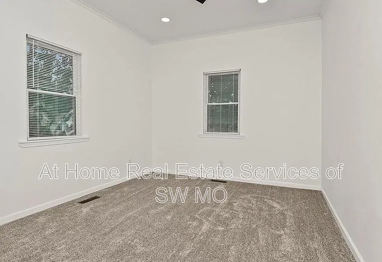760 S Main Ave — Photo 4