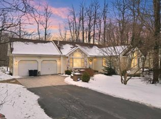 3122 Robert David Dr, Tobyhanna, PA 18466