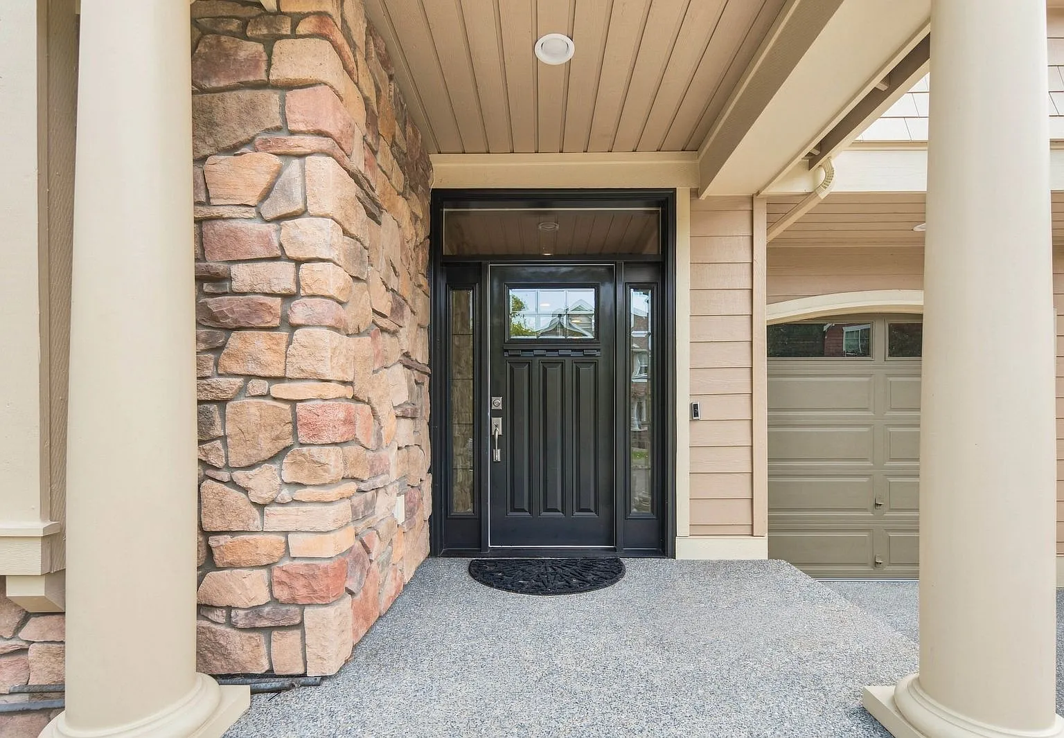 5 bed, 3.5 bath, 3600 sqft, $5,550 — Photo 2