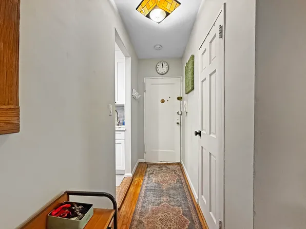 510 Kappock Street 1B image 2 of 26