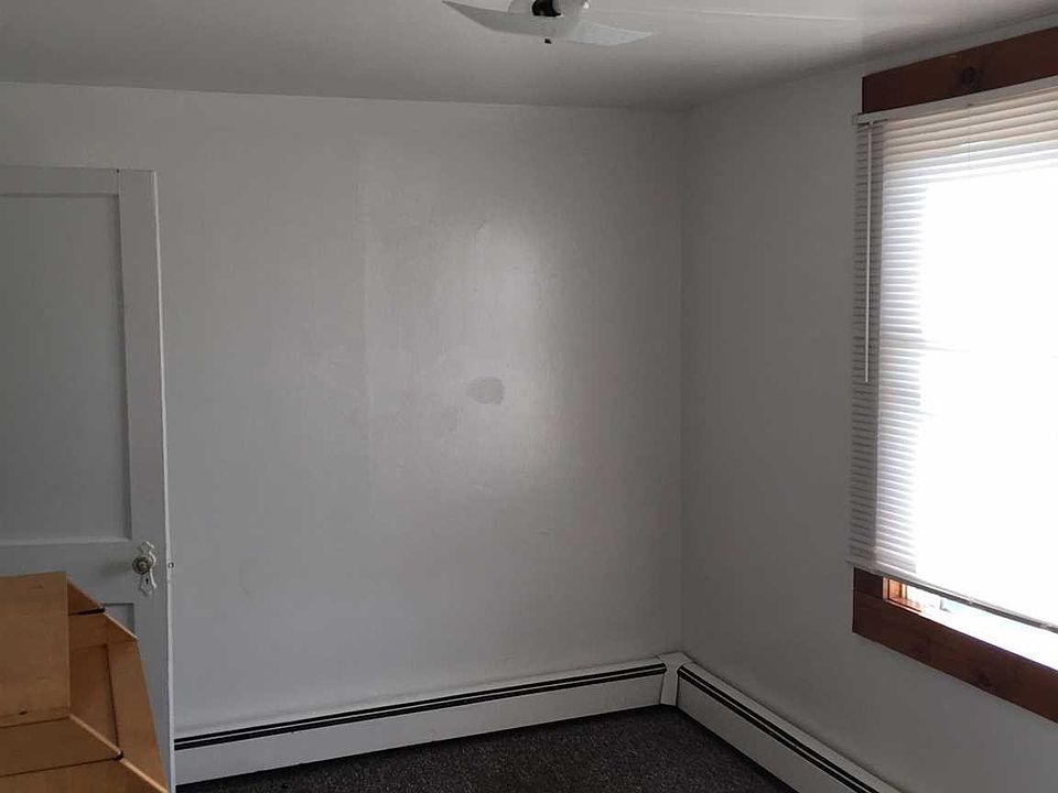 2nd image of 252 Vineyard Ave
