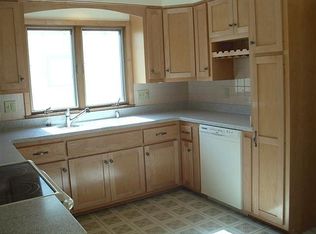 1747 N 73rd St, Wauwatosa, WI 53213