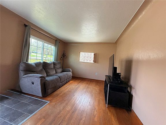 5th image of 5118 Hill St