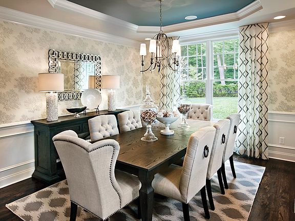Formal Dining Room with Tray Ceiling