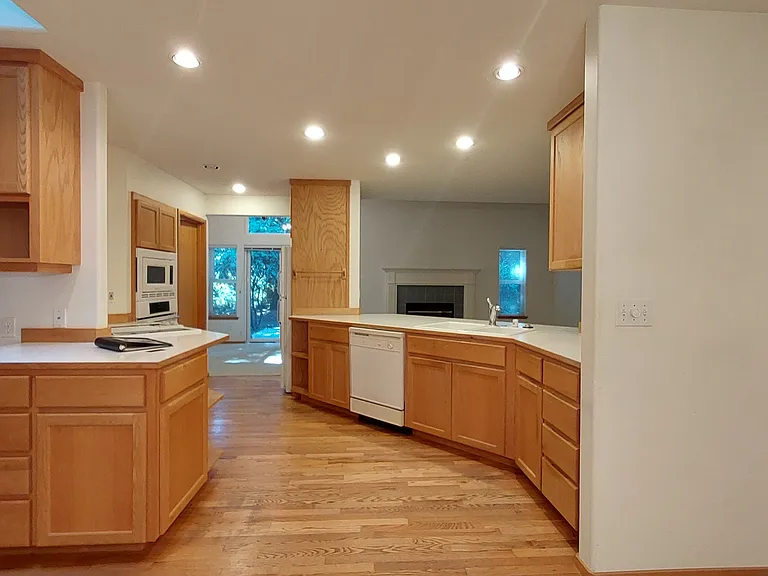 Baycliff Dr — Photo 5